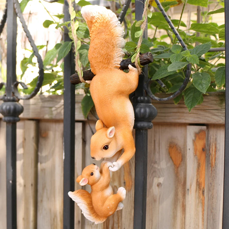 Resin Creative Climbing Rope Squirrel Figurine - Perfect forGarden & Outdoor Decoration!