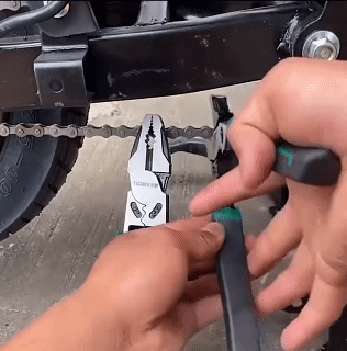 9 inch 4-in-1 Multifunctional Plier Universal Super Alloy Wire Cutters Wire Stripper Demolisher Pliers Needle Nose Pliers Electrician Metalworking Professional Tool