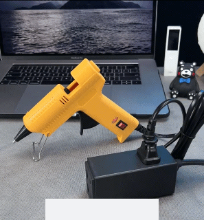 Deli Wireless Hot Melt Glue Gun with 10pcs 7mmx150mm Glue Stick Rechargeable Hot Melt Gun Household Handmade DIY Hot Melt Glue Repair Tools