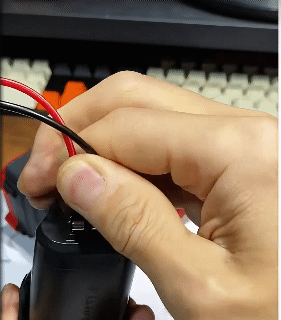 2PCS Universal charging bottle for electric tools, suitable for 12V, 16V, 18V, 20V, 21V, and 25V lithium batteries with plug-in cables.