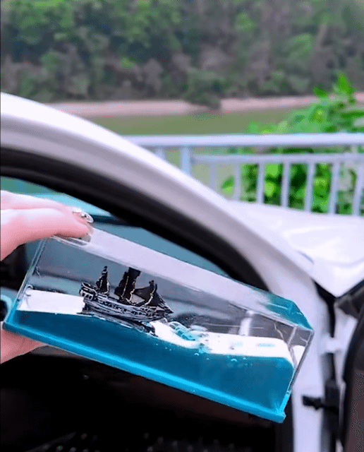 Never Sinking Ship Model Ornaments Cruise Ship Model Decoration Ship In Liquid Car Decoration Liquid Boat Unsinkable Ship