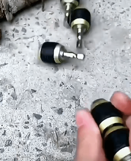 60mm Steel Keyless Drill Chuck Screwdriver Impact Driver Adaptor 1/4 '' Hex Shank Drill Bit Tool Quick Change Convertor Adapter with 6pc Drill Bits