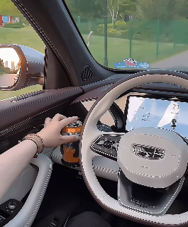 Car Air Vent Drink Cup Bottle Holder Auto Drink Rack Stand for Water Bottles Ashtray Multifunctional Car Coffee Cup Holder