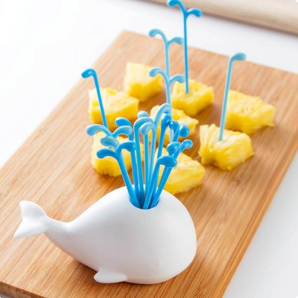 16pcs Blue Whale Spray Fruit Forks Set With White Holder