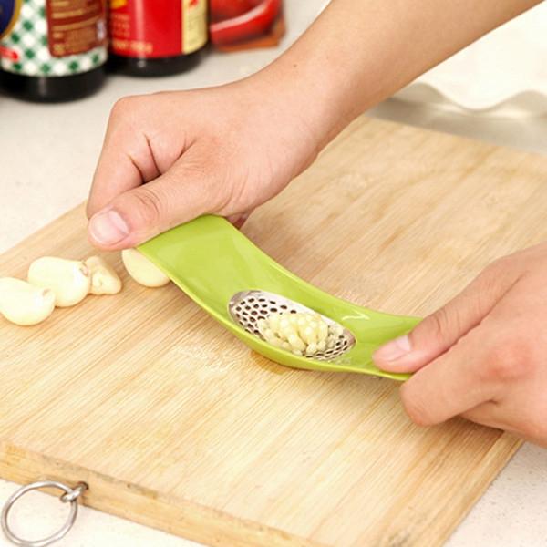 Kitchen Cooking Tool Multi-functional Zinc Alloy Garlic Press Random Delivery